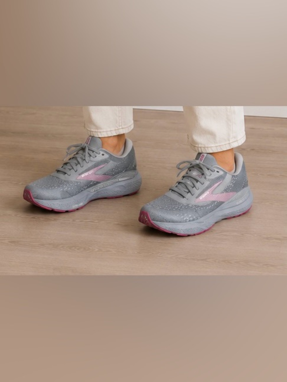 Brooks Adrenaline GTS 24 gray pink running shoes women’s size 8.5 wide D athleti
